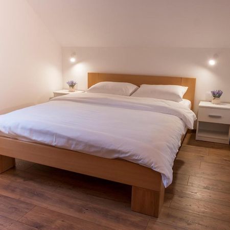 Petlov Salas Rooms Novi Sad Exterior photo